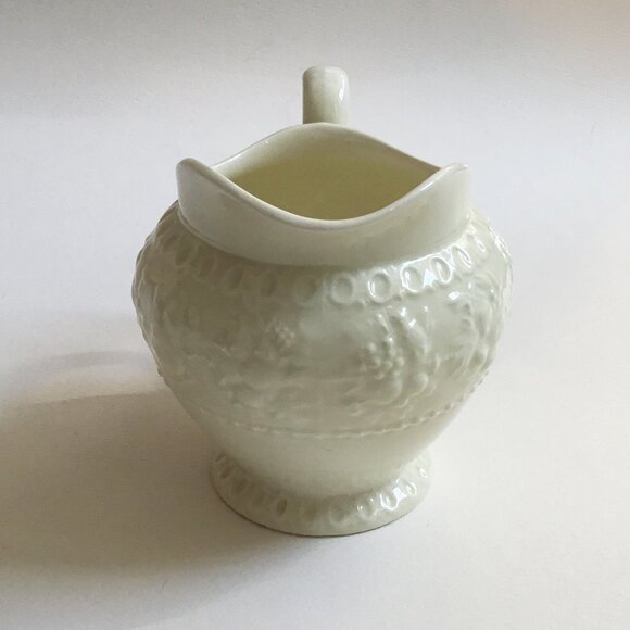Vintage Wedgewood Wellesley of Etruria & Barlaston White Cream Creamer - Picture 4 of 6